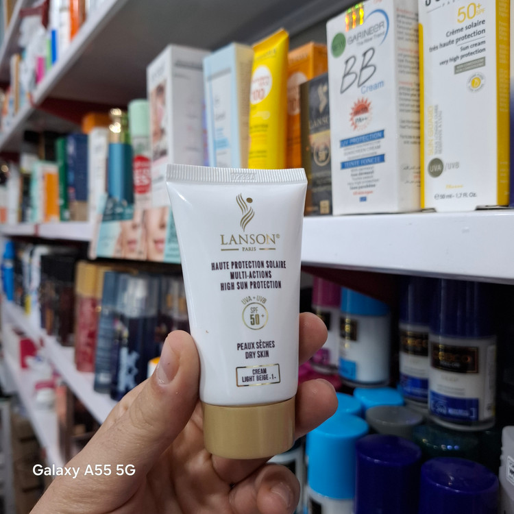 کرم ضد آفتاب رنگی لانسون SPF 50 با محافظت UVA UVB و پوشش طبیعی مناسب انواع پوست