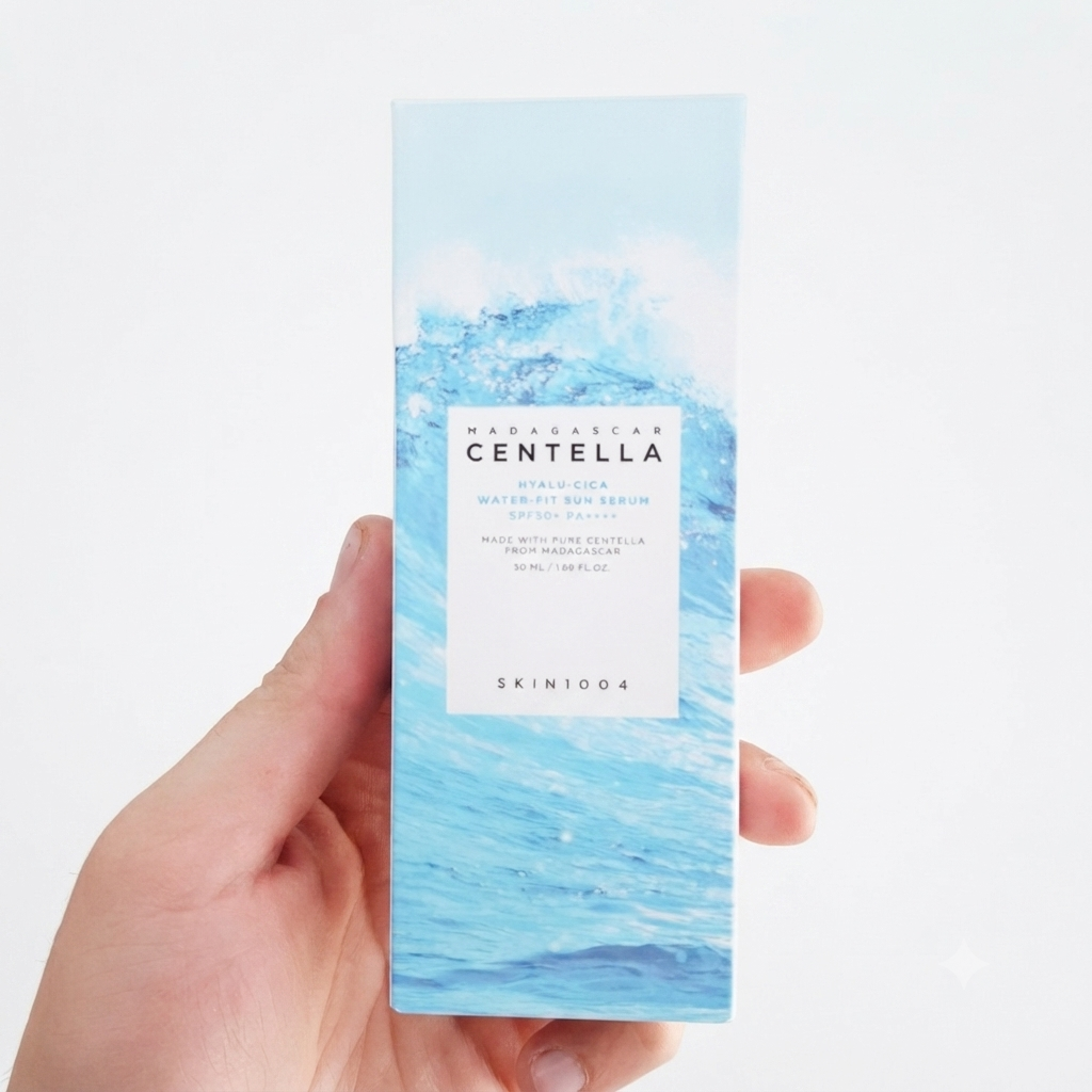 نمای جلوی جعبه ضد آفتاب سرمی SKIN1004 Madagascar Centella Hyalu-Cica Water-Fit Sun Serum SPF50+ PA++++
