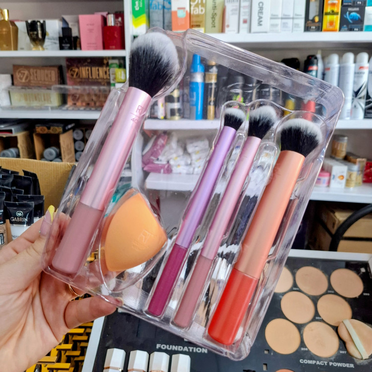 ست براش آرایشی ریل تکنیکس Everyday Essentials به همراه اسفنج آرایشی مناسب کرم پودر، کانتور، رژگونه و سایه چشم در آرایشی نرگسی کرمانشاه