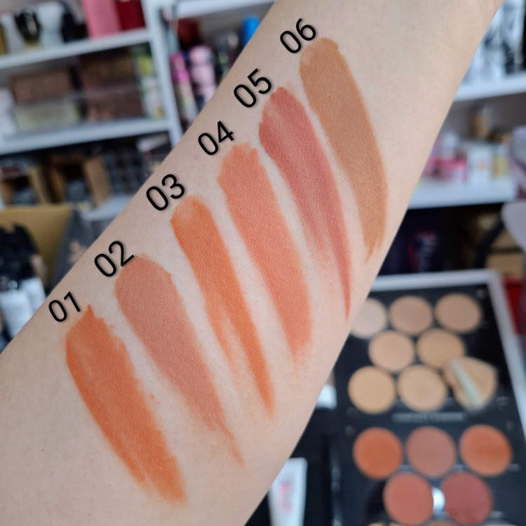 رژگونه پودری مکلورا Maklora Blush با بافت نرم و رنگدهی طبیعی مناسب آرایش روزانه و حرفهای در آرایشی نرگسی کرمانشاه