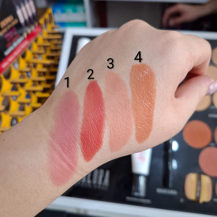 رژگونه مایع مک لورا Maklora Liquid Blush در چهار رنگ مختلف با بافت سبک و جلوه طبیعی در آرایشی نرگسی