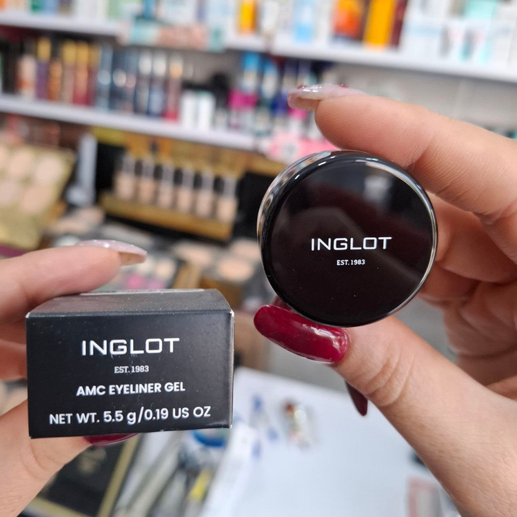 نمای بستهبندی خط چشم ژلی Inglot AMC در آرایشی نرگسی