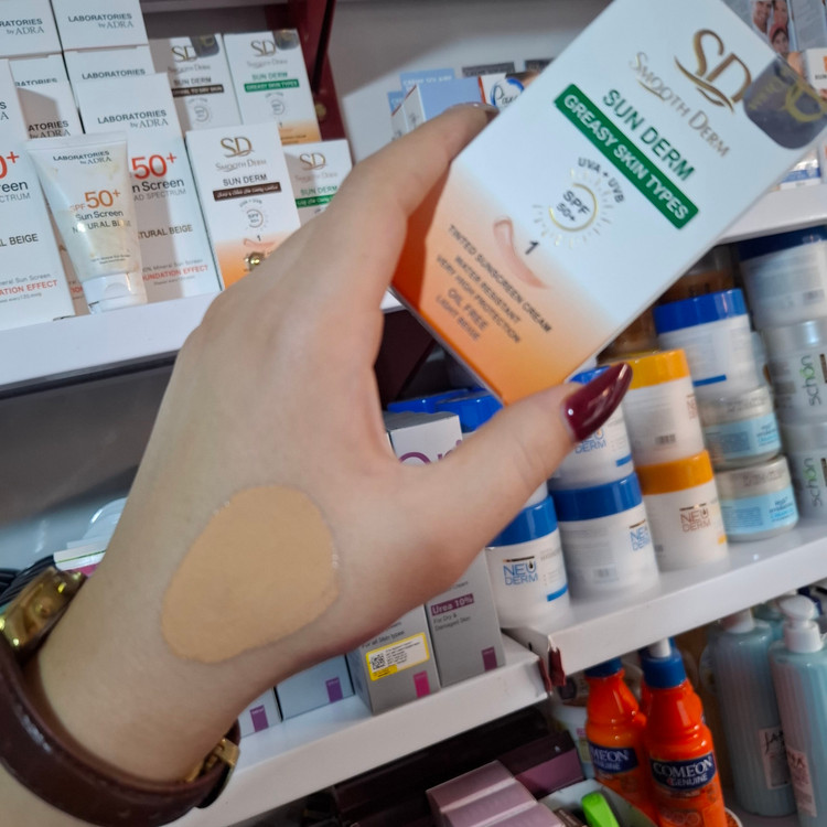 ضدآفتاب اسموت درم SPF 50+ مناسب پوست چرب و خشک