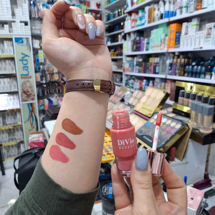 رژگونه مایع ۳ کاره دیویو مدل Soft Liquid Blush
